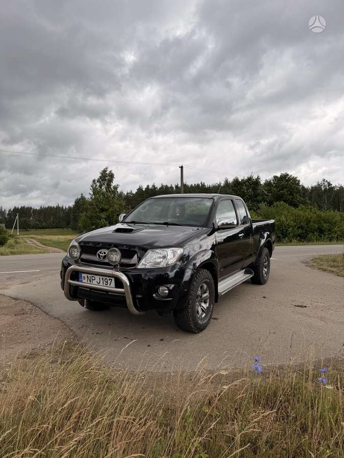 Toyota Hilux - 1