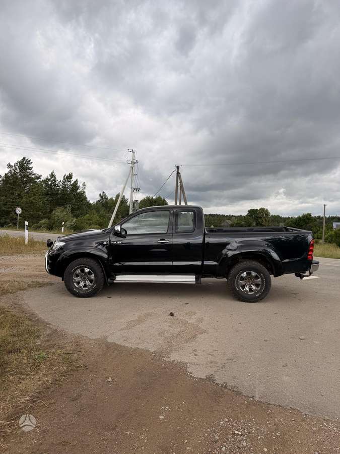 Toyota Hilux - 2