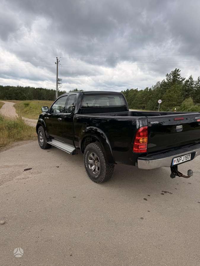 Toyota Hilux - 3