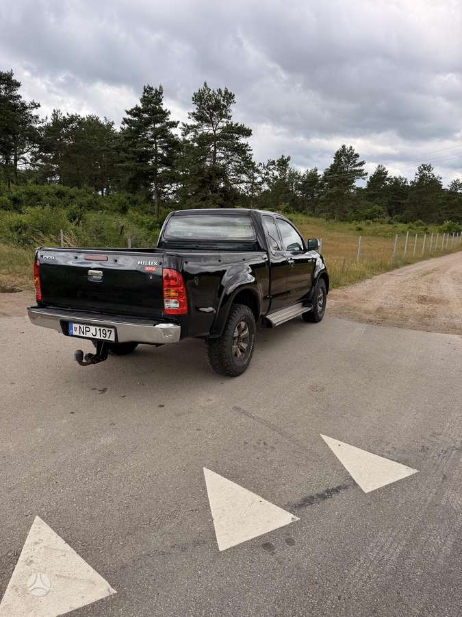 Toyota Hilux - 4