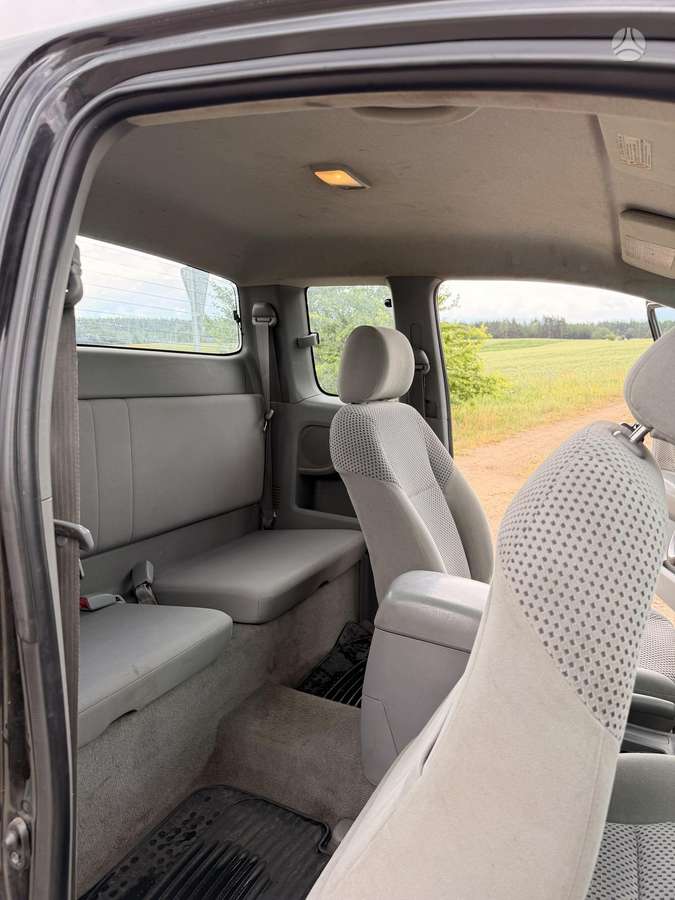 Toyota Hilux - 10