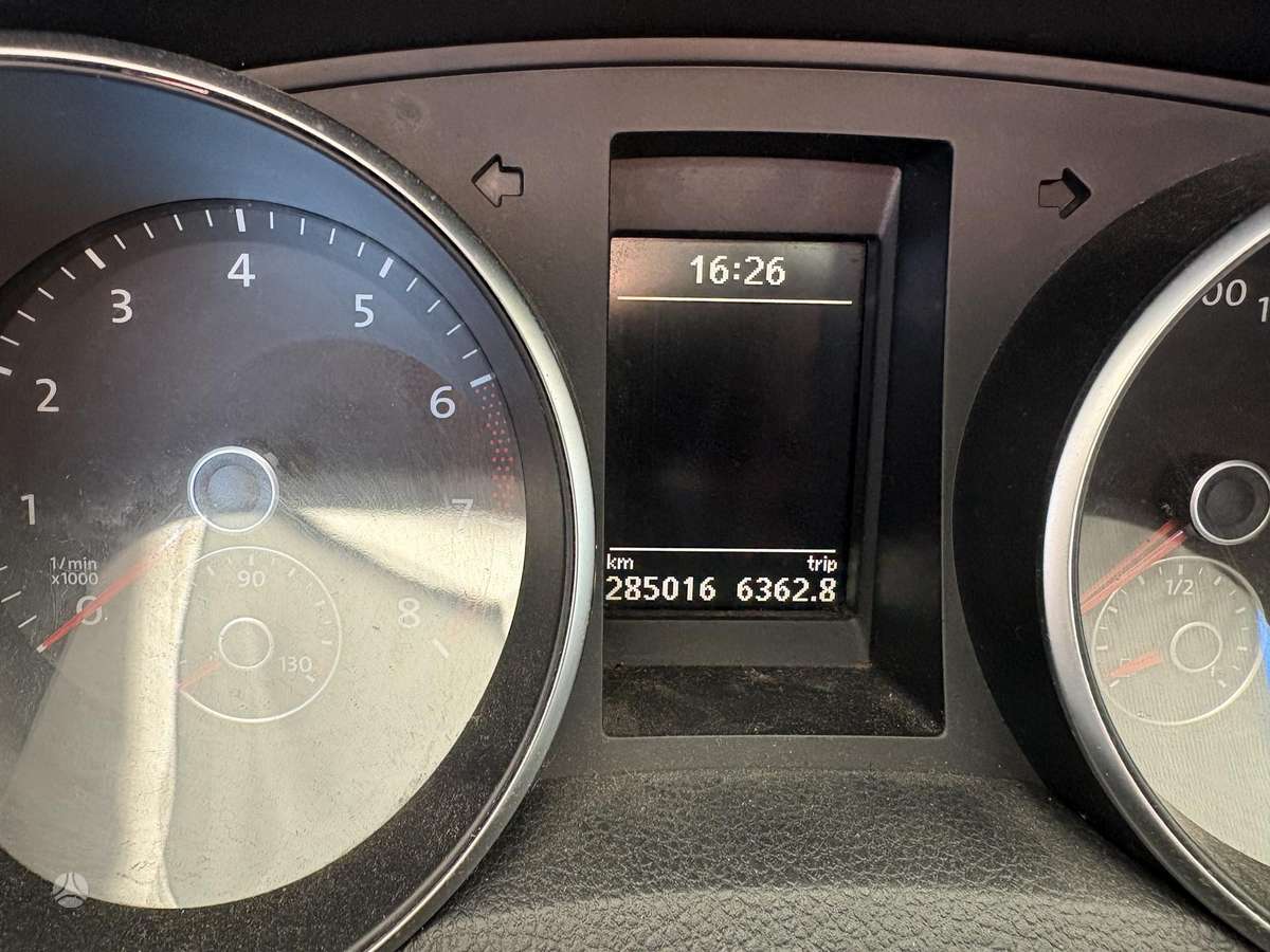 Volkswagen Golf - 6
