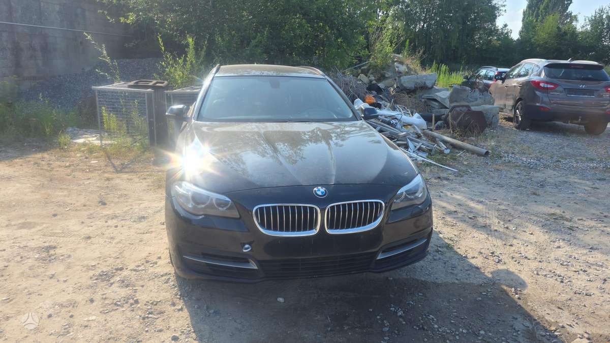 BMW 518, universalas