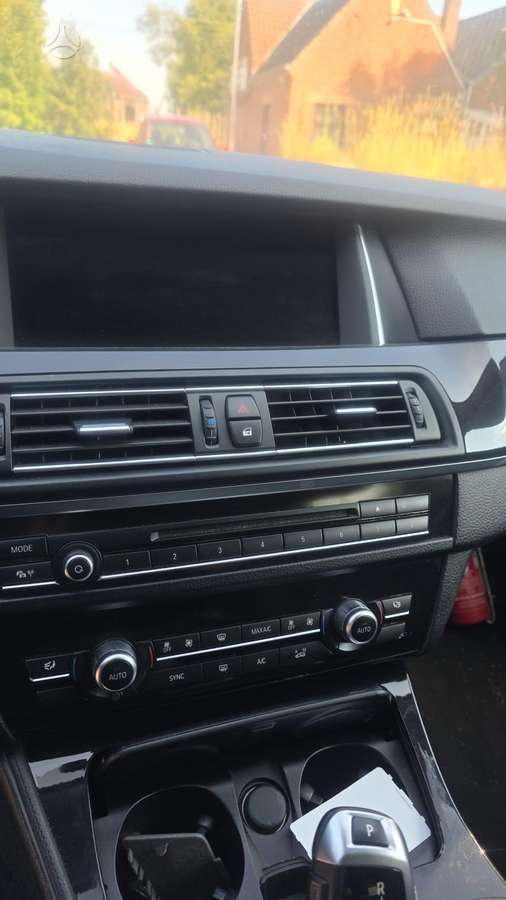 BMW 518, universalas