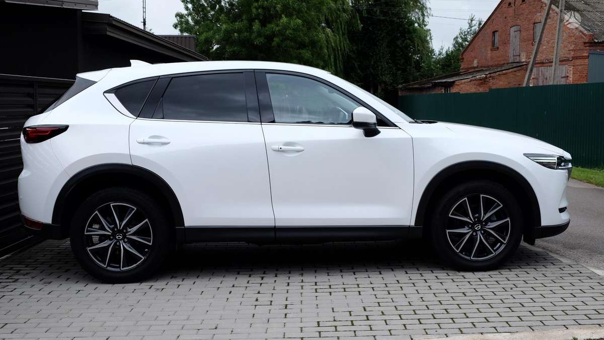Mazda CX-5, 2.2 l., off-road / crossover