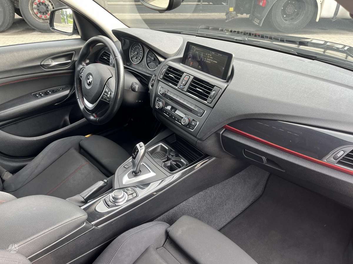 BMW 118, hatchback