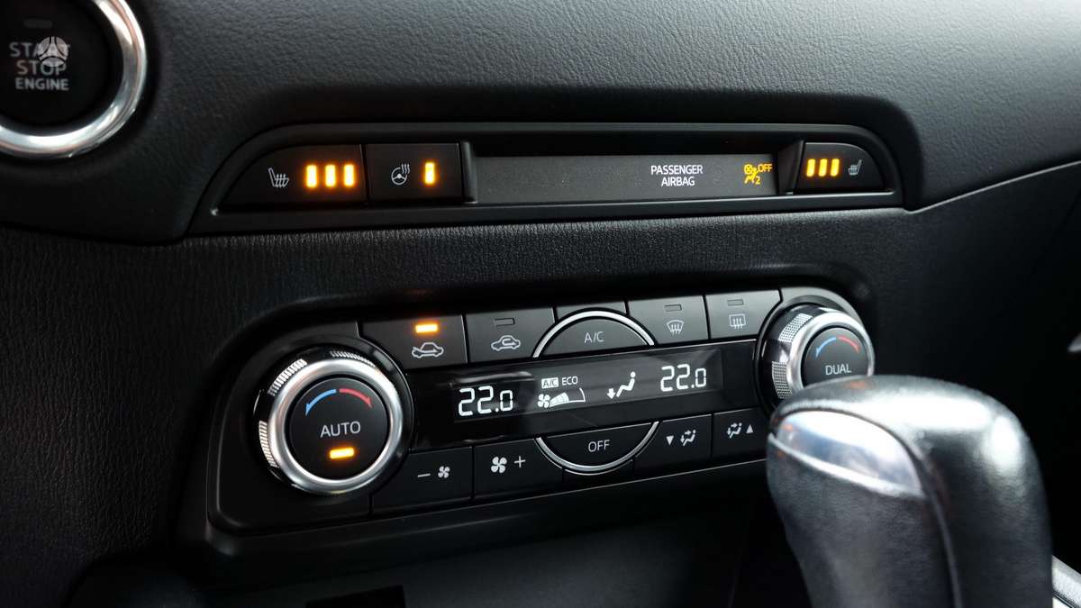 Mazda CX-5, 2.2 l., off-road / crossover