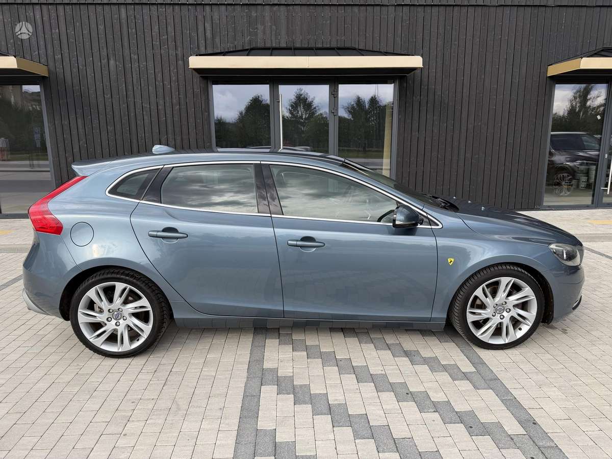Volvo V40, 2.0 l., hatchback
