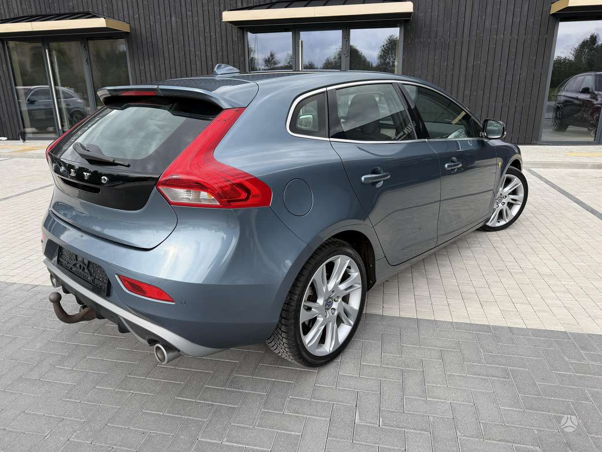 Volvo V40, 2.0 l., hatchback