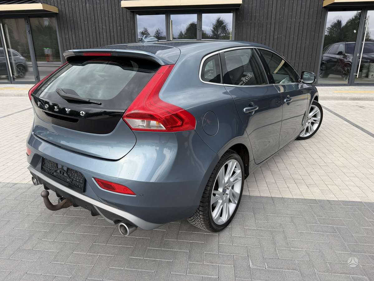 Volvo V40, 2.0 l., hatchback