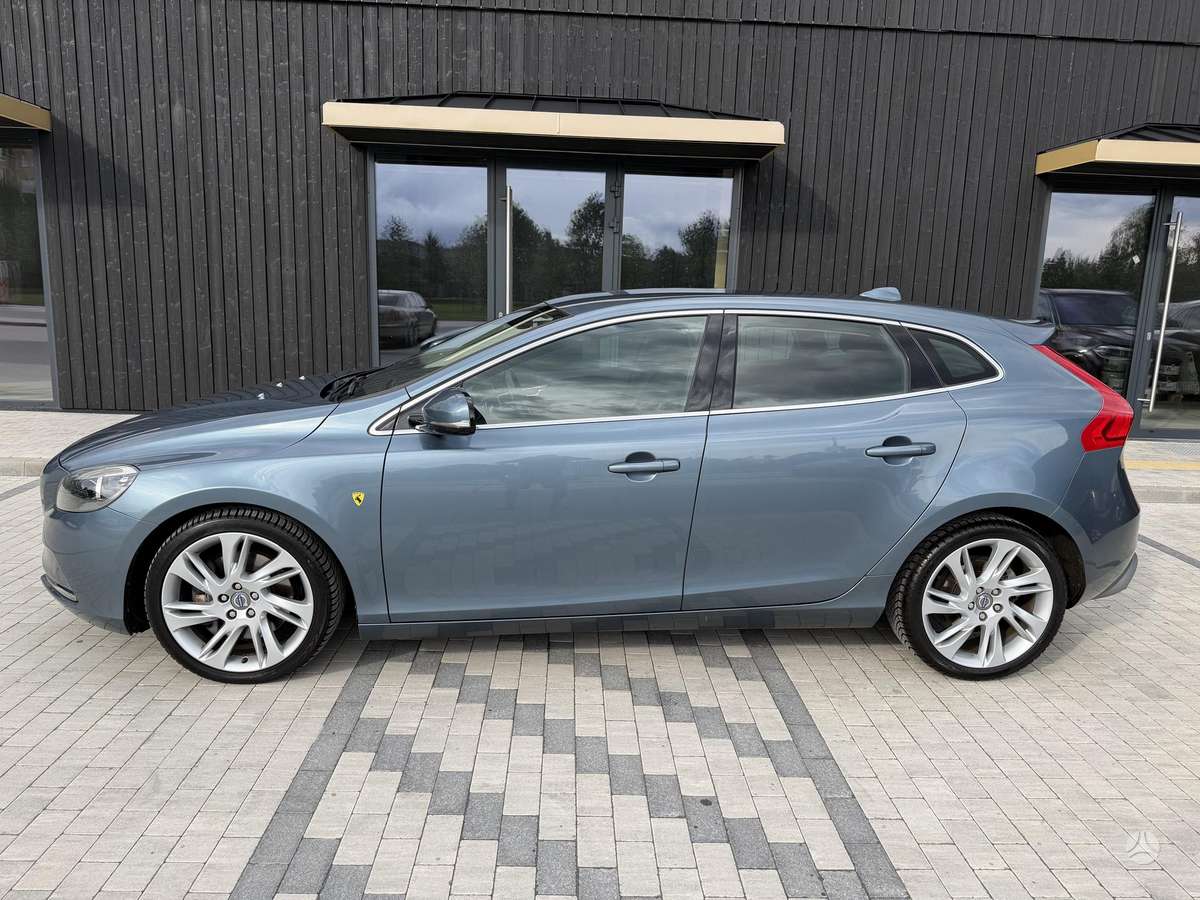 Volvo V40, 2.0 l., hatchback