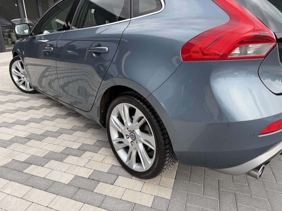 Volvo V40, 2.0 l., hatchback