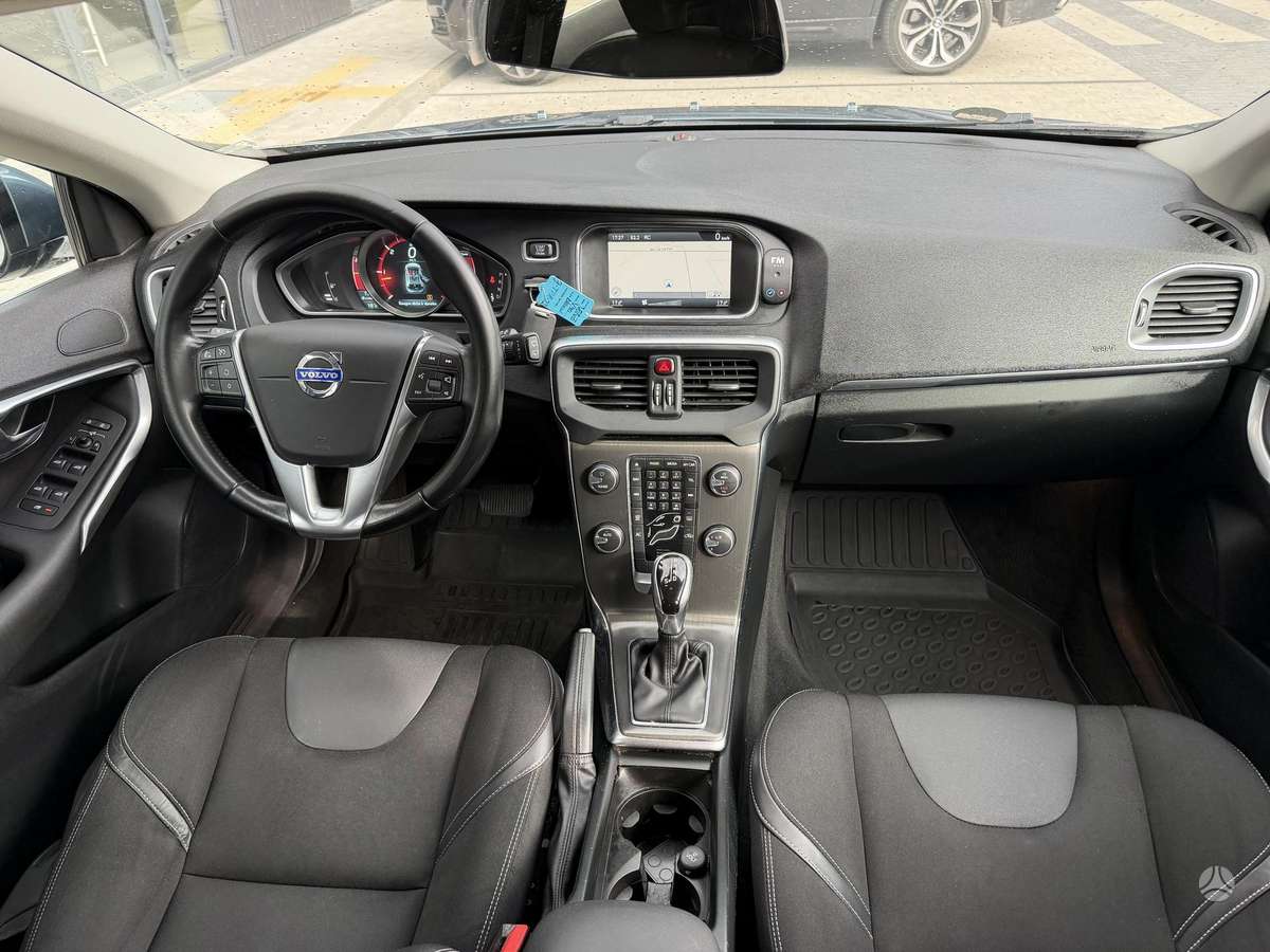 Volvo V40, 2.0 l., hatchback