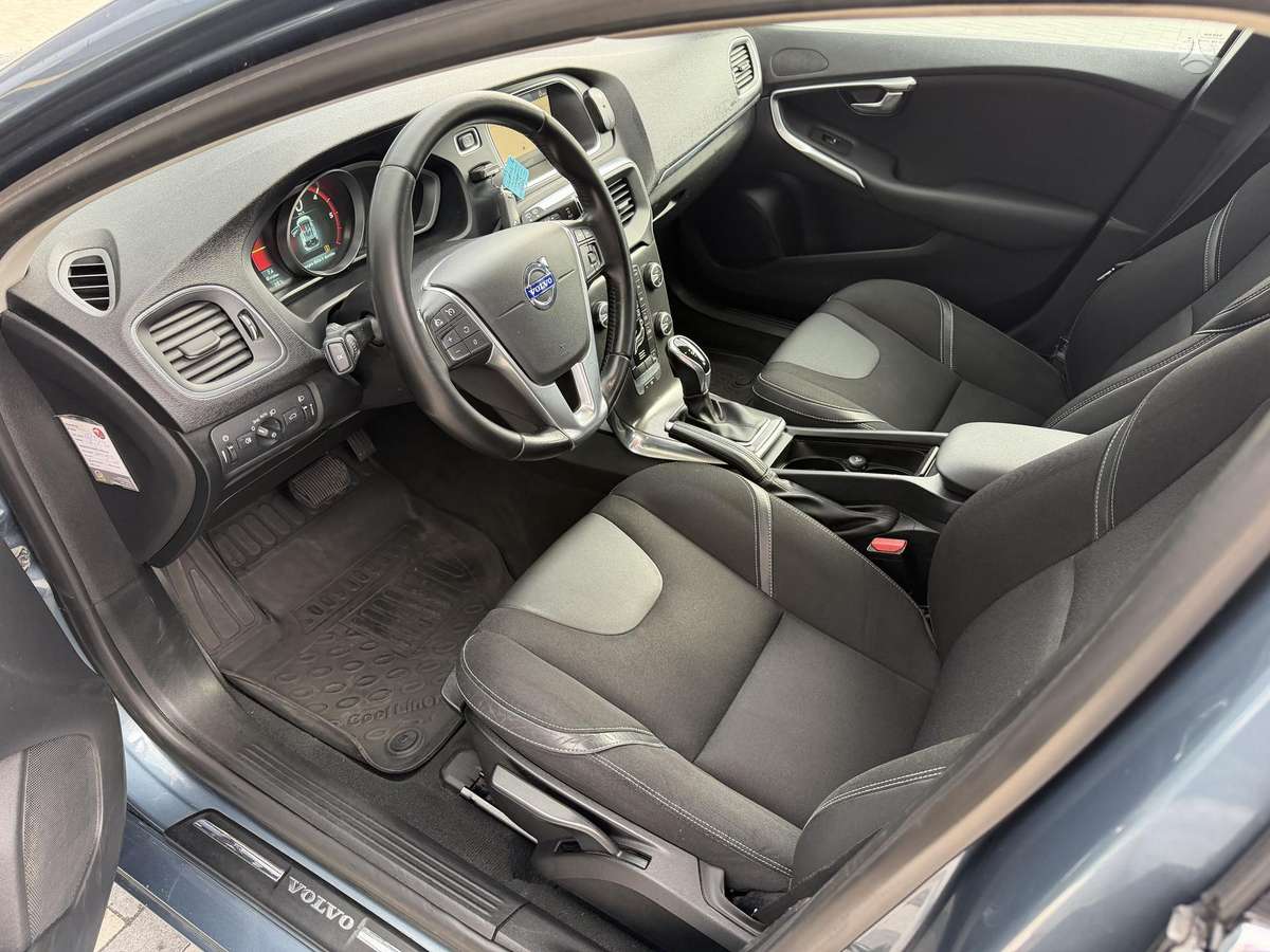 Volvo V40, 2.0 l., hatchback