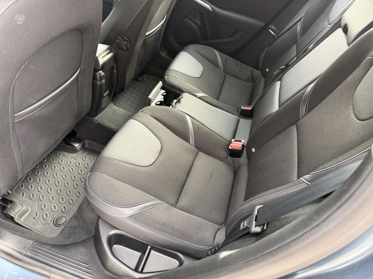 Volvo V40, 2.0 l., hatchback