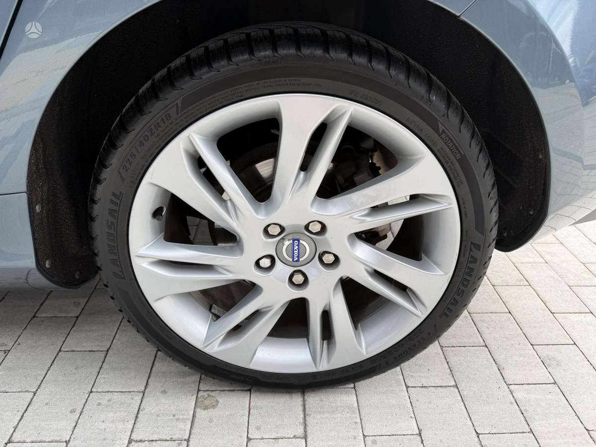 Volvo V40, 2.0 l., hatchback