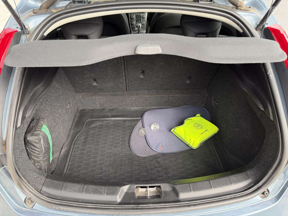 Volvo V40, 2.0 l., hatchback