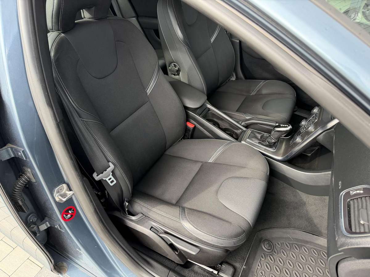 Volvo V40, 2.0 l., hatchback