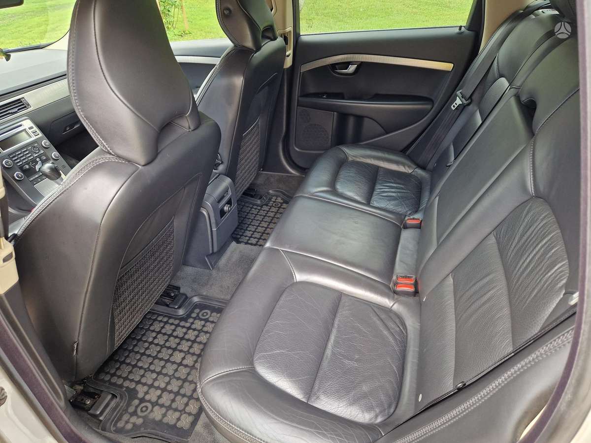 Volvo XC70 - 8