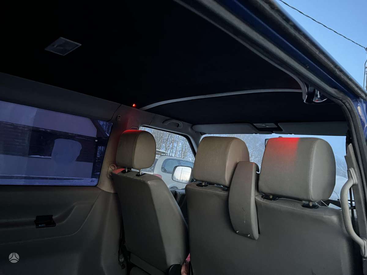 Volkswagen Caravelle - 9