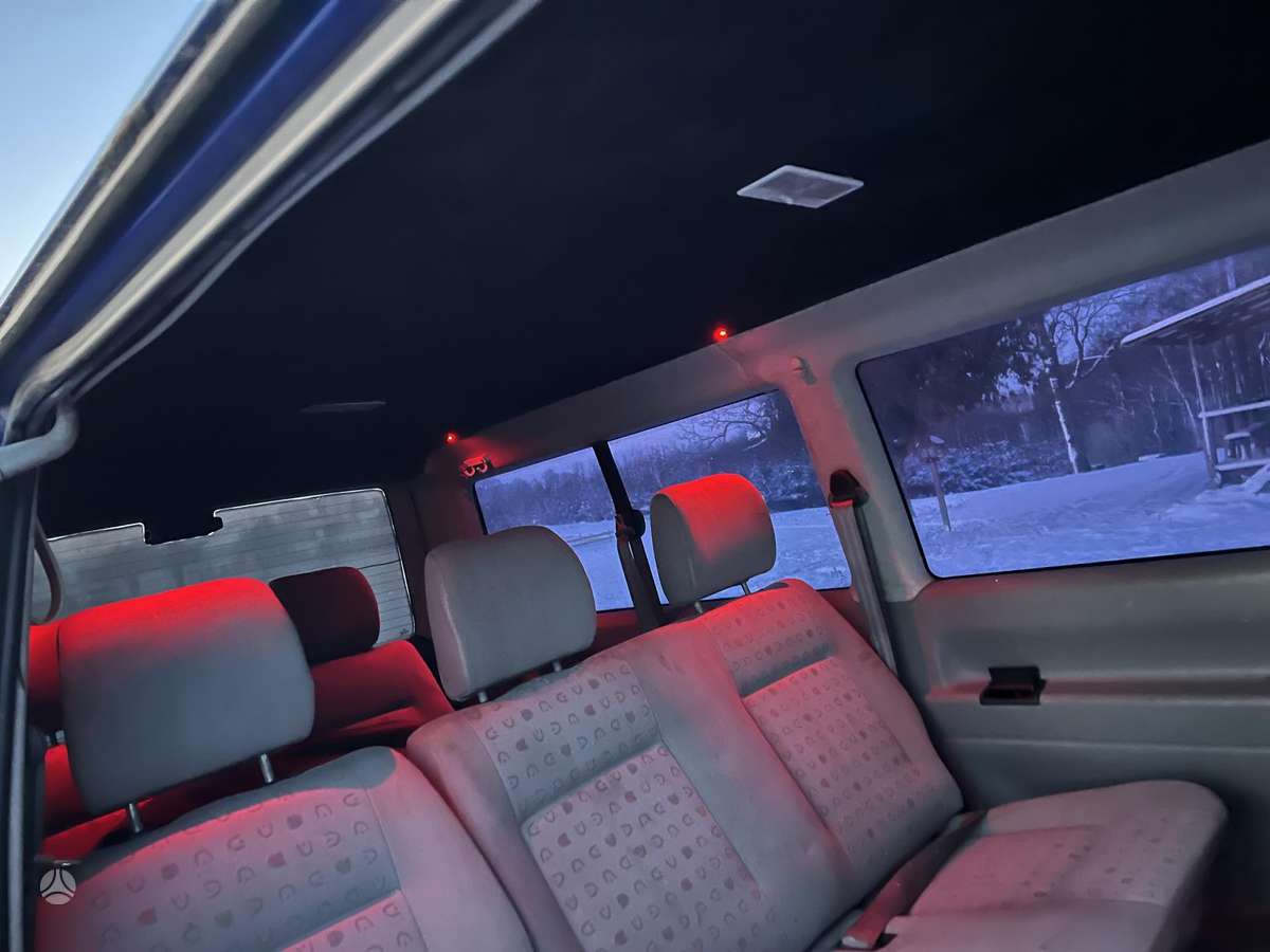 Volkswagen Caravelle - 10