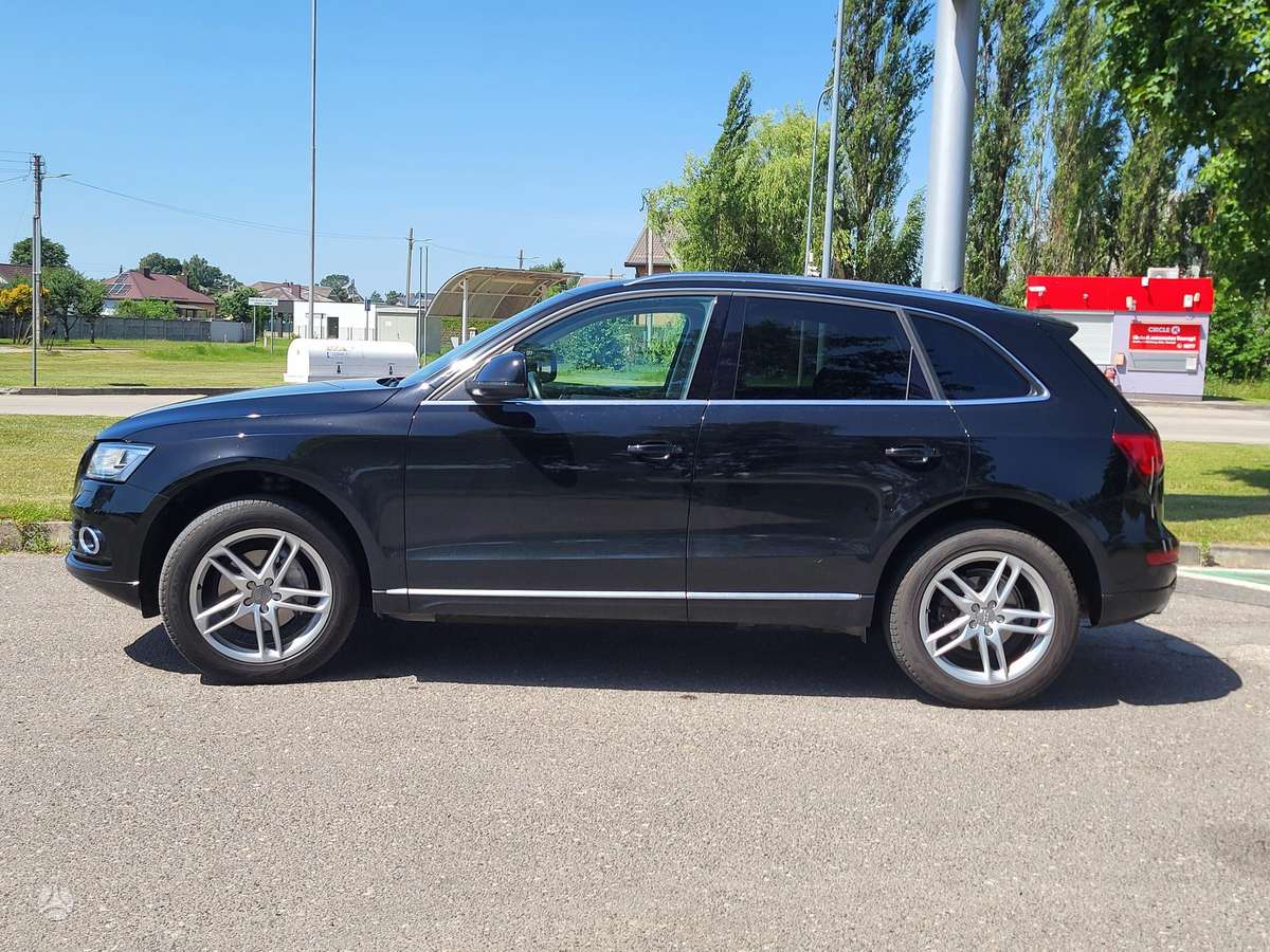 Audi Q5, 2.0 l., off-road / crossover