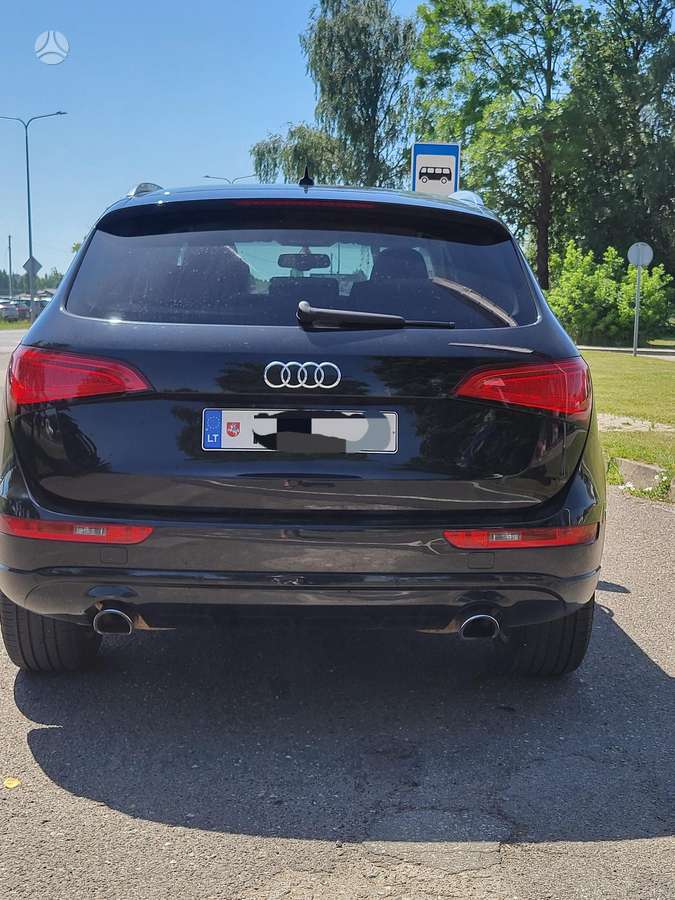 Audi Q5, 2.0 l., off-road / crossover