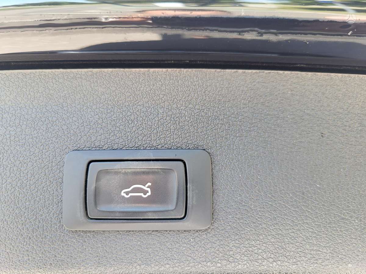 Audi Q5, 2.0 l., off-road / crossover