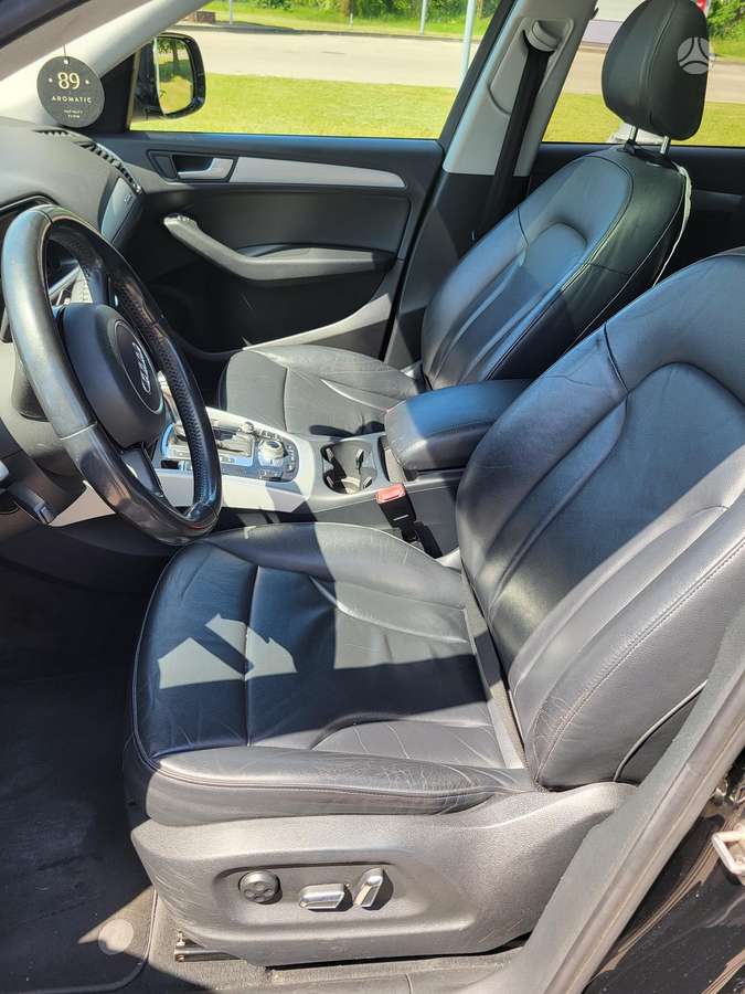 Audi Q5, 2.0 l., off-road / crossover