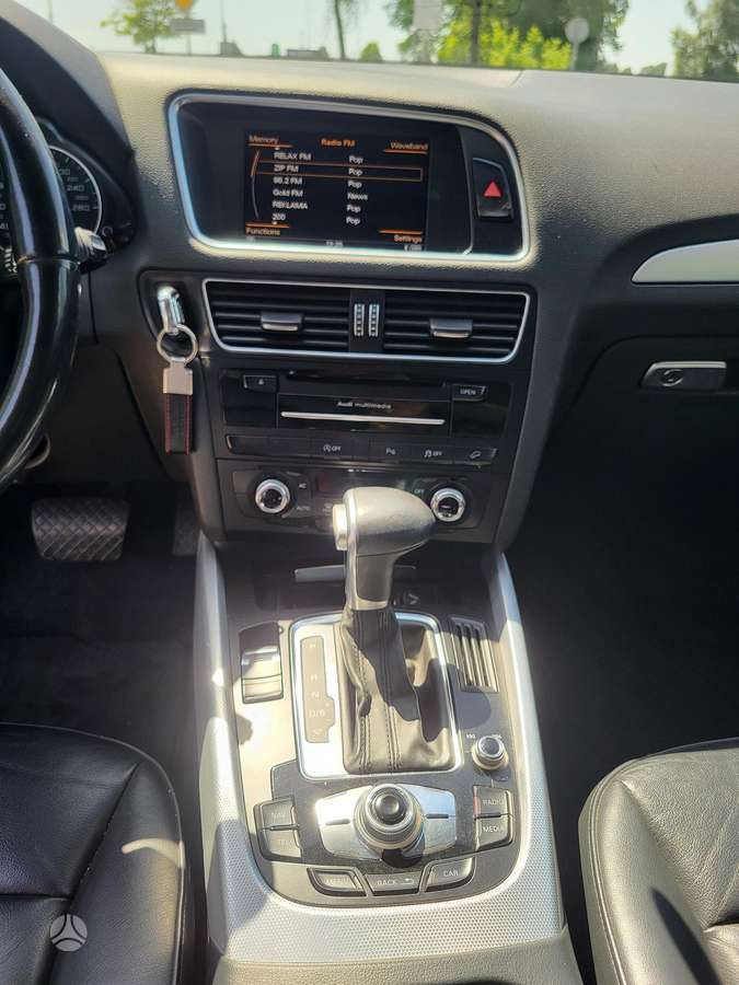 Audi Q5, 2.0 l., off-road / crossover