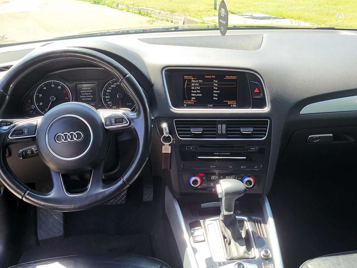 Audi Q5, 2.0 l., off-road / crossover