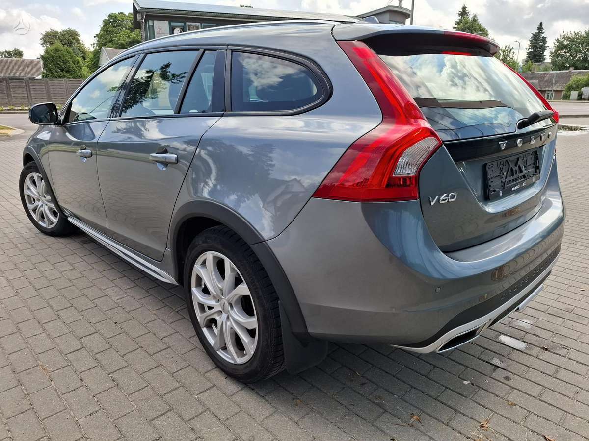 Volvo V60 Cross Country - 9