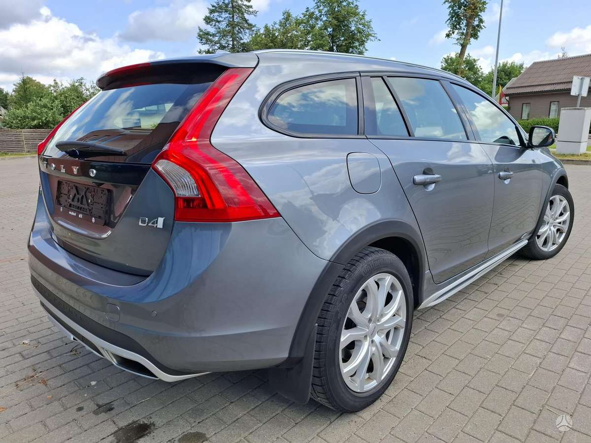 Volvo V60 Cross Country - 10