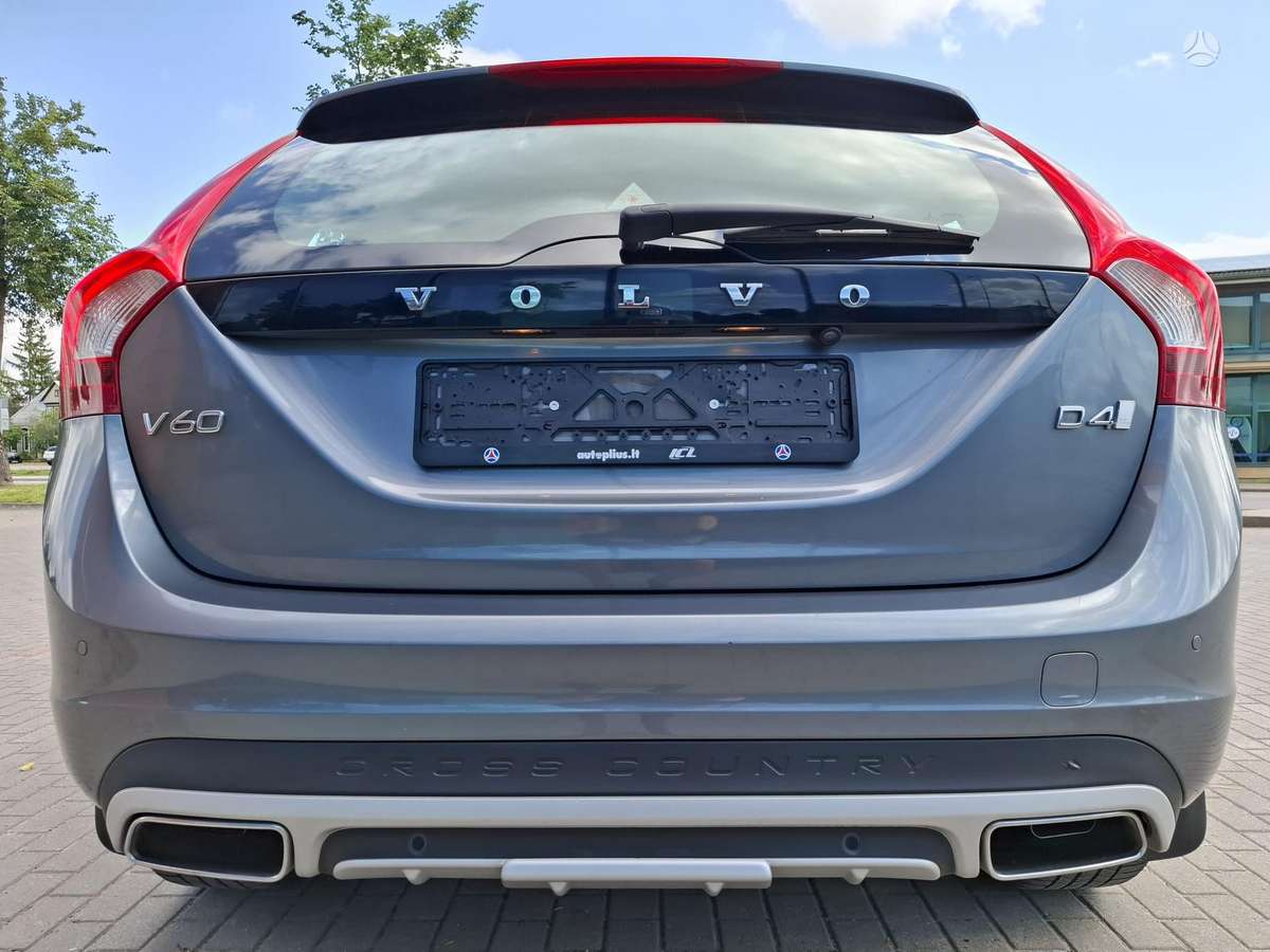 Volvo V60 Cross Country - 11