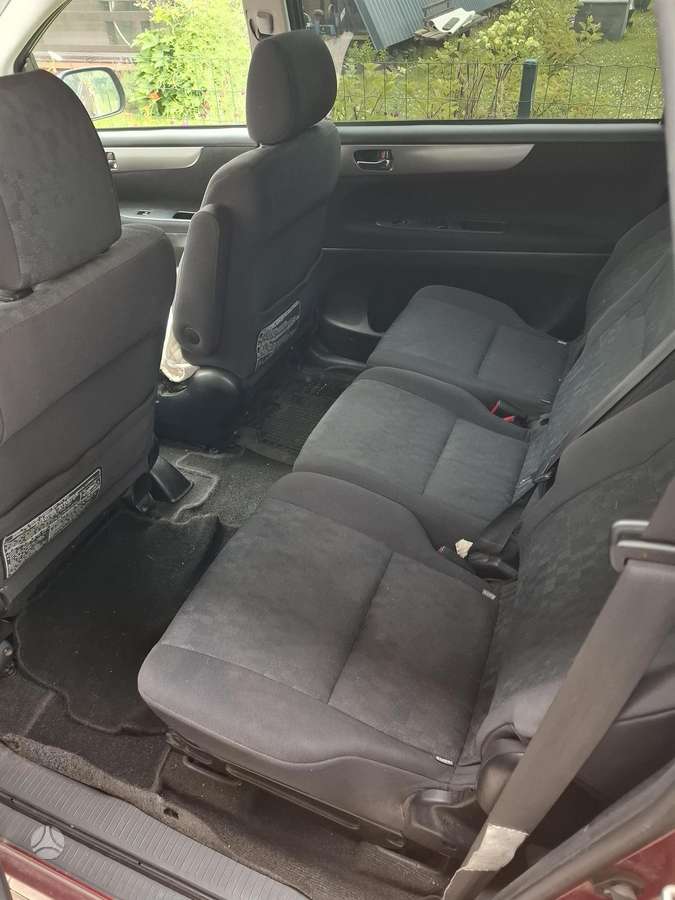 Toyota Avensis Verso - 5