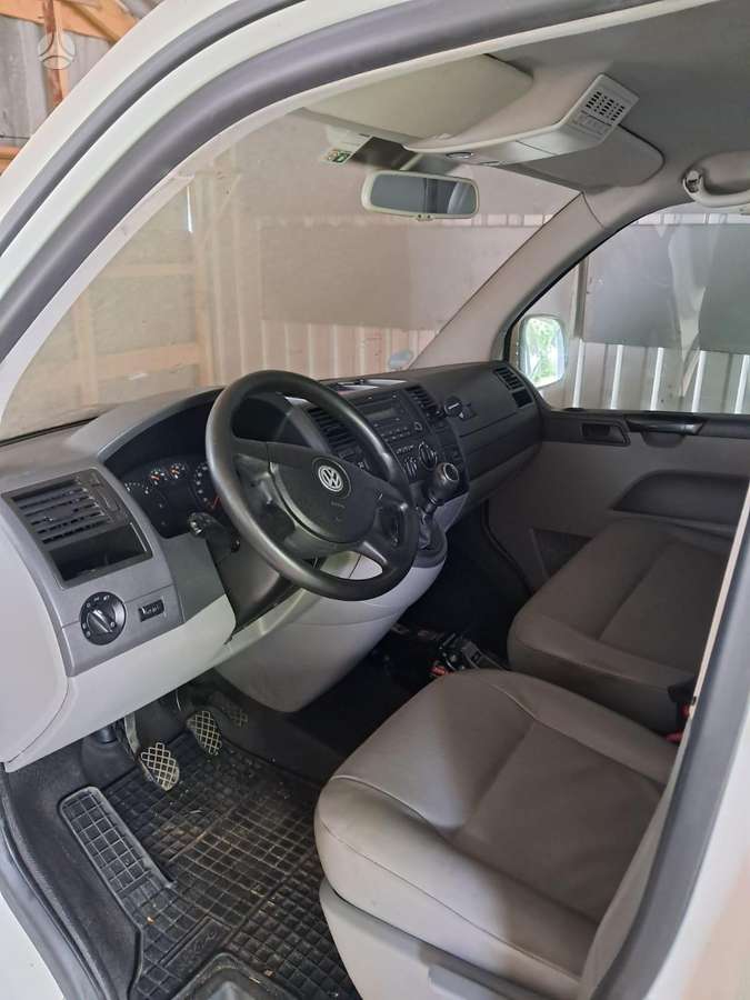 Volkswagen Caravelle - 5