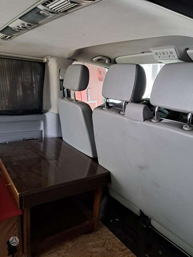 Volkswagen Caravelle - 9