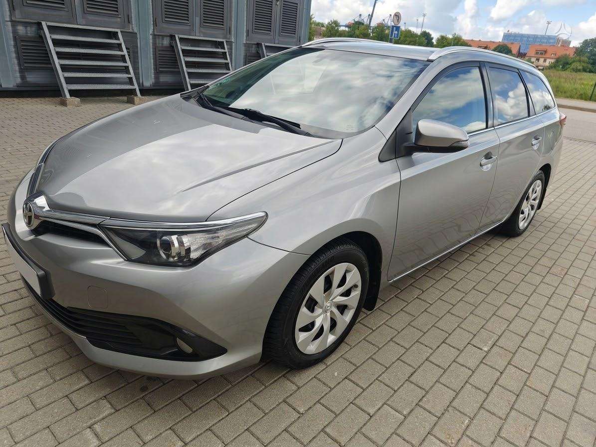 Toyota Auris - 1