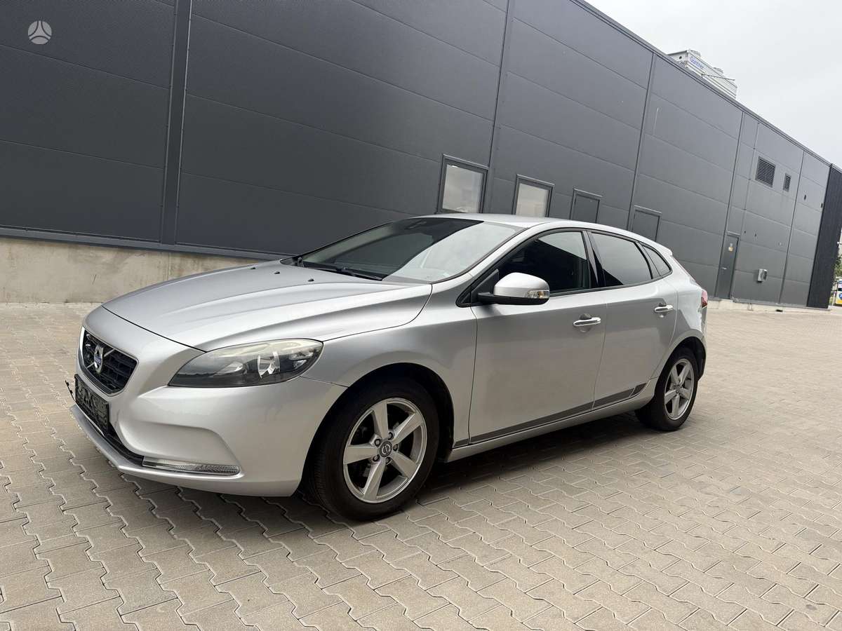 Volvo V40, 1.6 l., hatchback