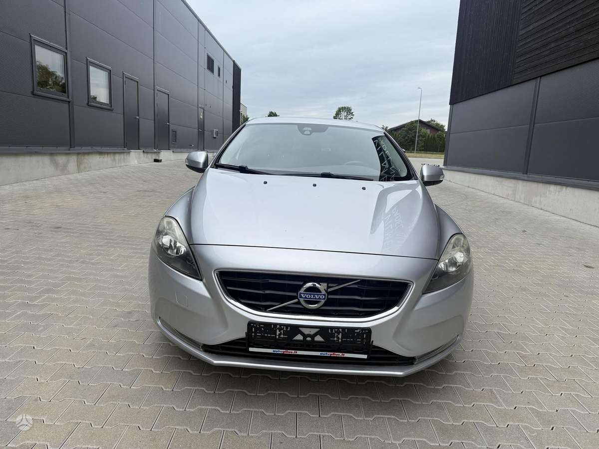 Volvo V40, 1.6 l., hatchback