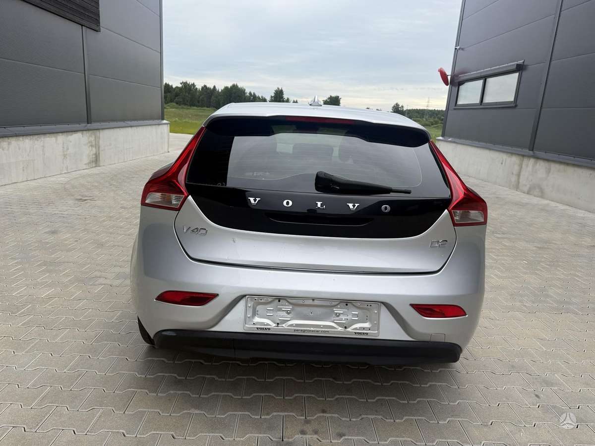 Volvo V40, 1.6 l., hatchback