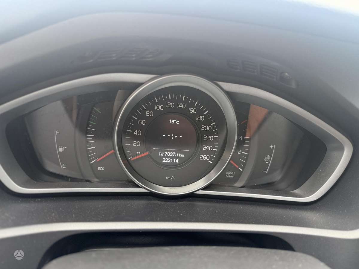 Volvo V40, 1.6 l., hatchback