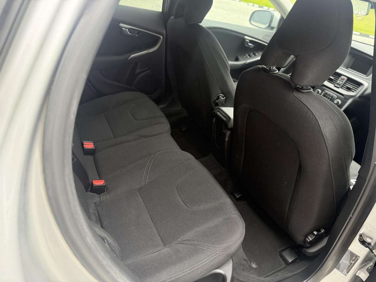 Volvo V40, 1.6 l., hatchback