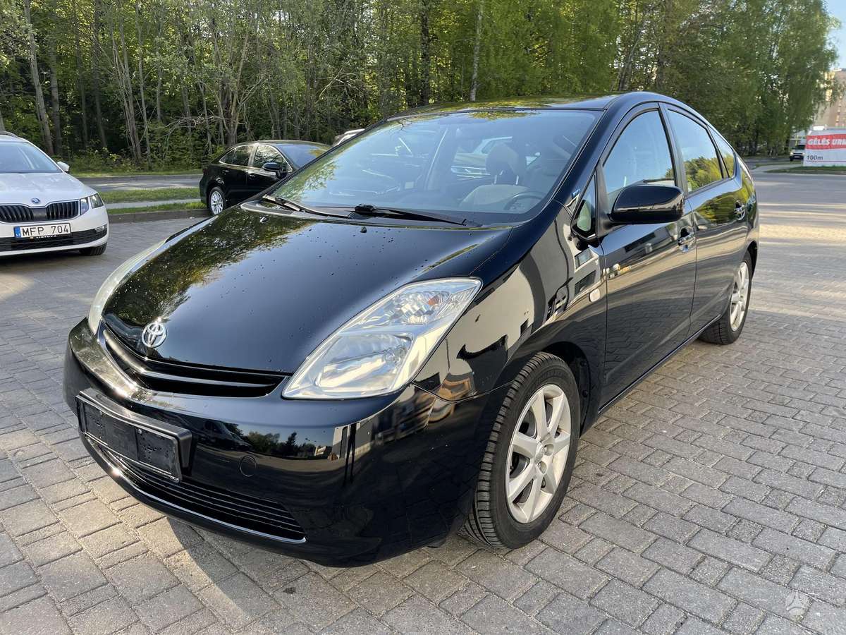 Toyota Prius - 4