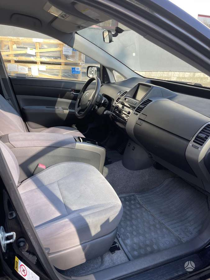 Toyota Prius - 12