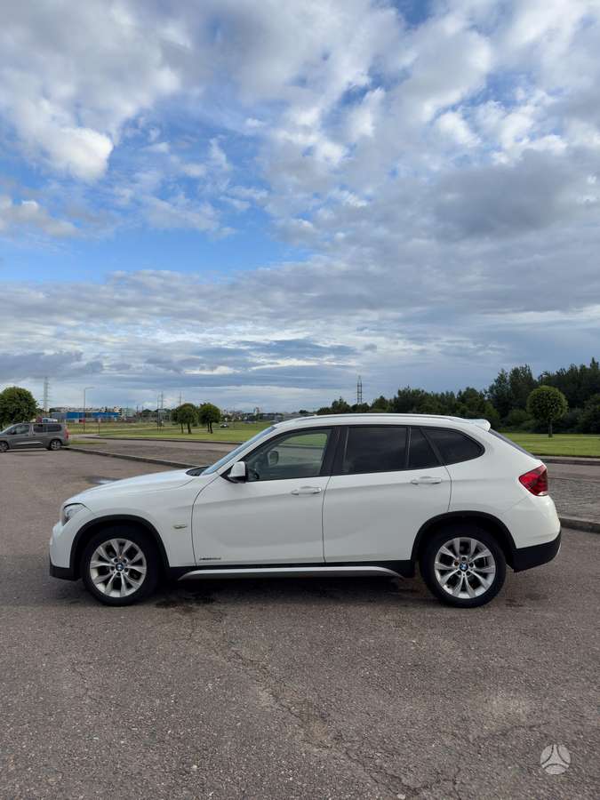 BMW X1, 2.0 l., off-road / crossover