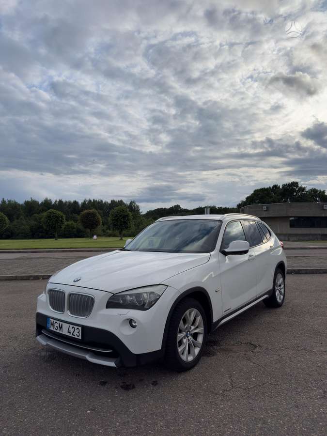 BMW X1, 2.0 l., off-road / crossover