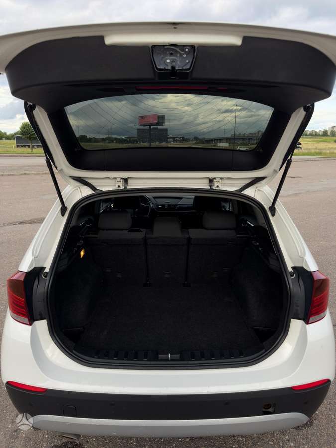 BMW X1, 2.0 l., off-road / crossover