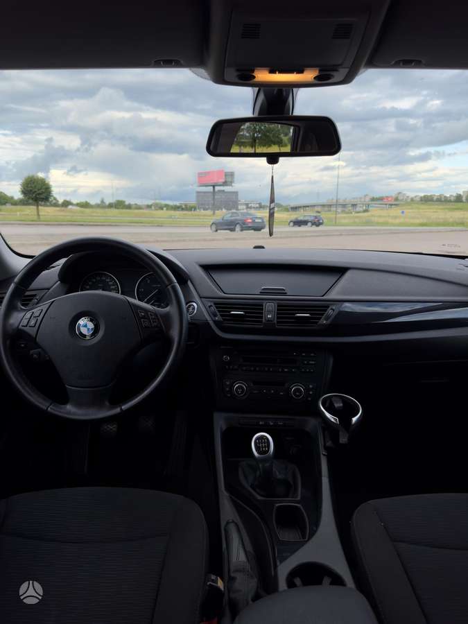 BMW X1, 2.0 l., off-road / crossover