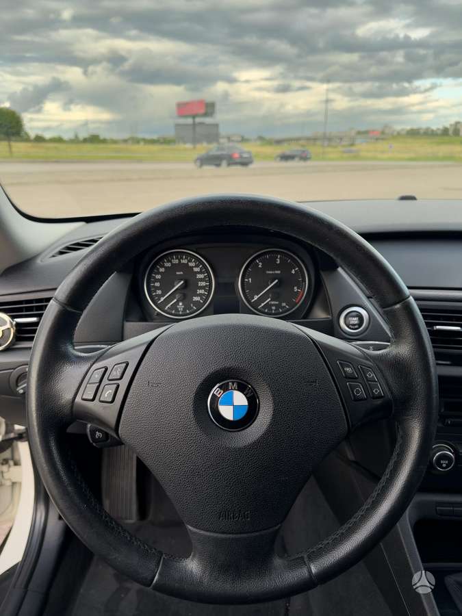 BMW X1, 2.0 l., Внедорожник / Кроссовер